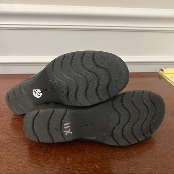 Clarks Collection Women’s Cheyn Madi Black Leather Slip-On Like new condition - Picture 3 of 14